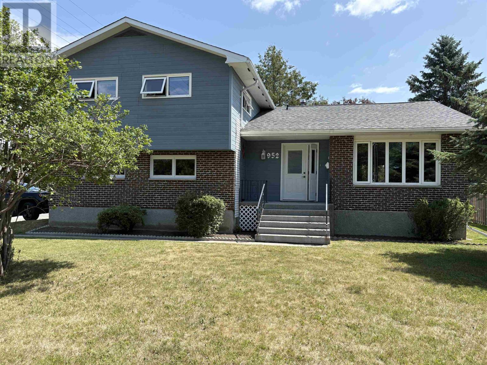 952 Russell Bay, Fort Frances, Ontario  P9A 3N9 - Photo 1 - TB2602054
