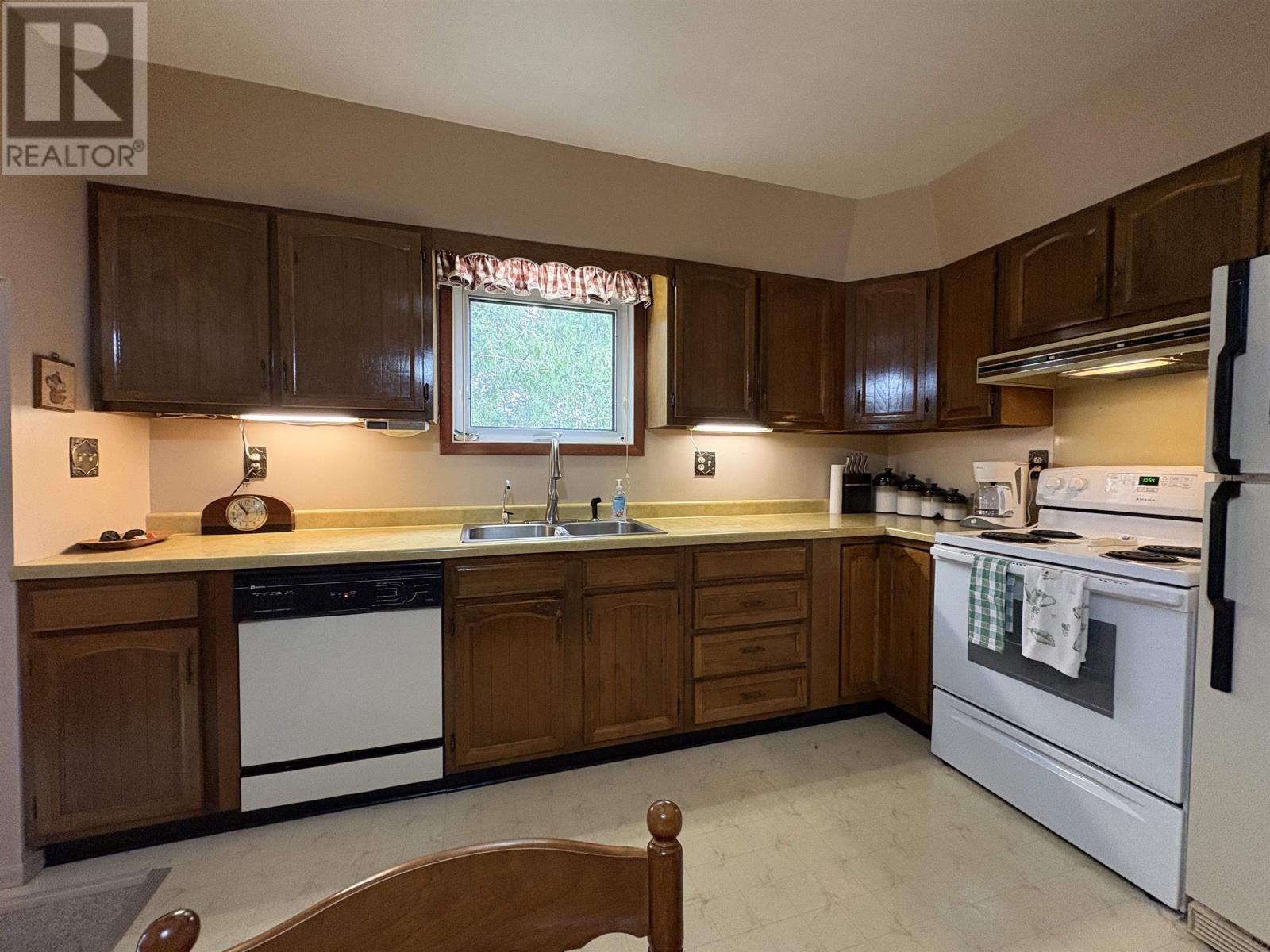 952 Russell Bay, Fort Frances, Ontario  P9A 3N9 - Photo 15 - TB2602054