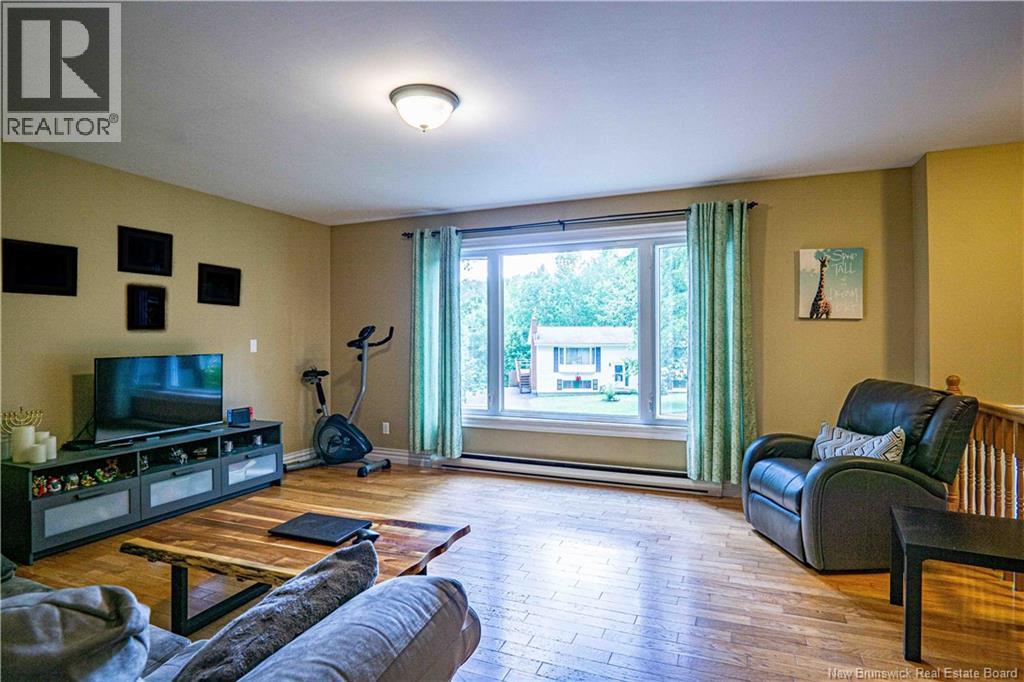770 Glengarry Place, Fredericton, New Brunswick  E3B 5Z9 - Photo 3 - NB146126