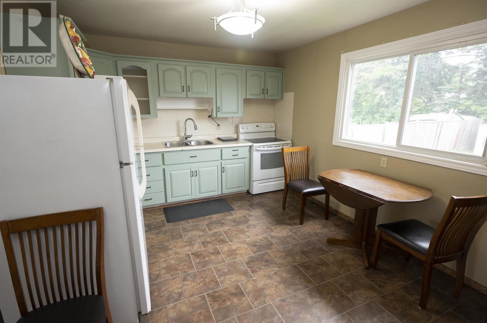 537 Churchill Drive West, Thunder Bay, Ontario  P7C 5C4 - Photo 8 - TB2602383