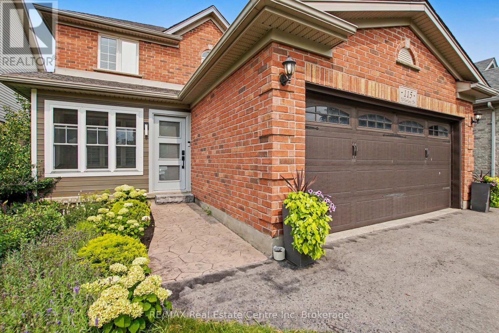 115 Mcfarlane Drive, Cambridge, Ontario  N3C 4L6 - Photo 3 - X13682880
