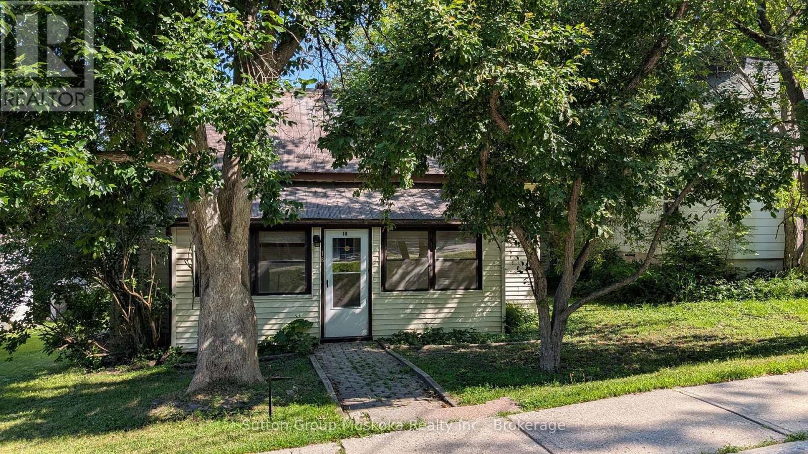 18 SUSAN STREET W, huntsville, Ontario