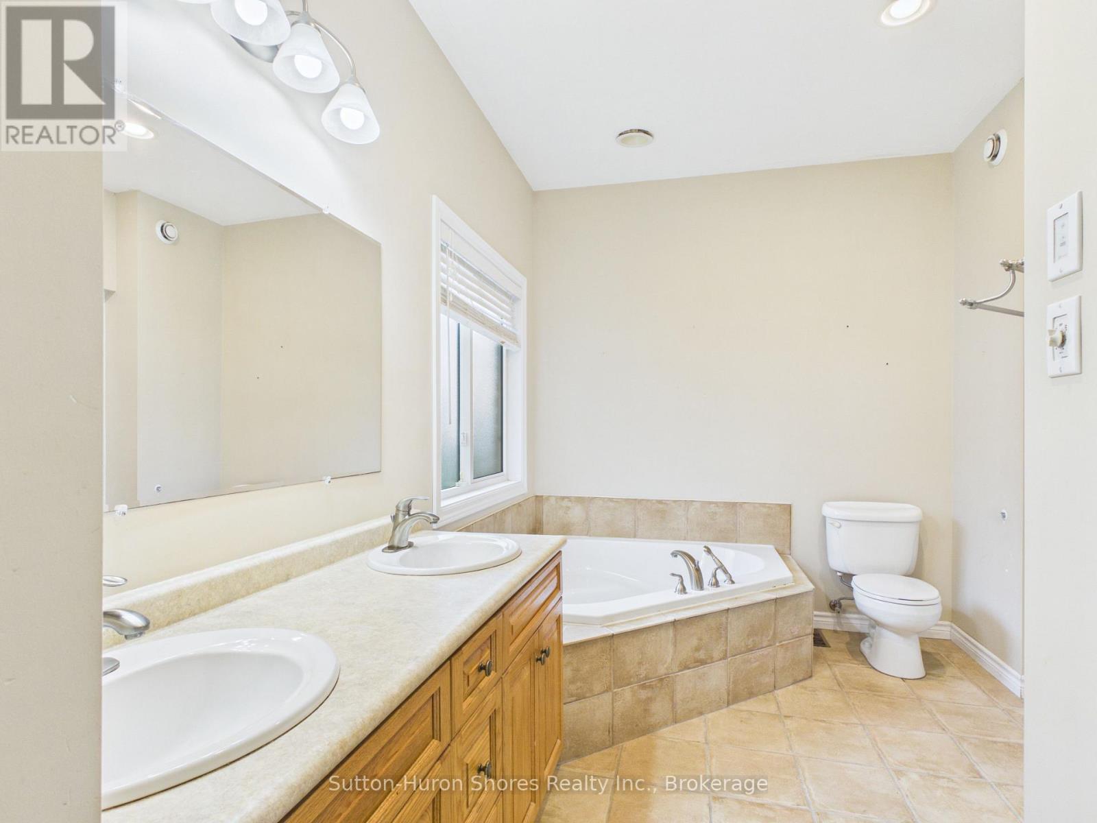 490 Bluewater Drive, Saugeen Shores, Ontario  N0H 2C1 - Photo 12 - X13683060