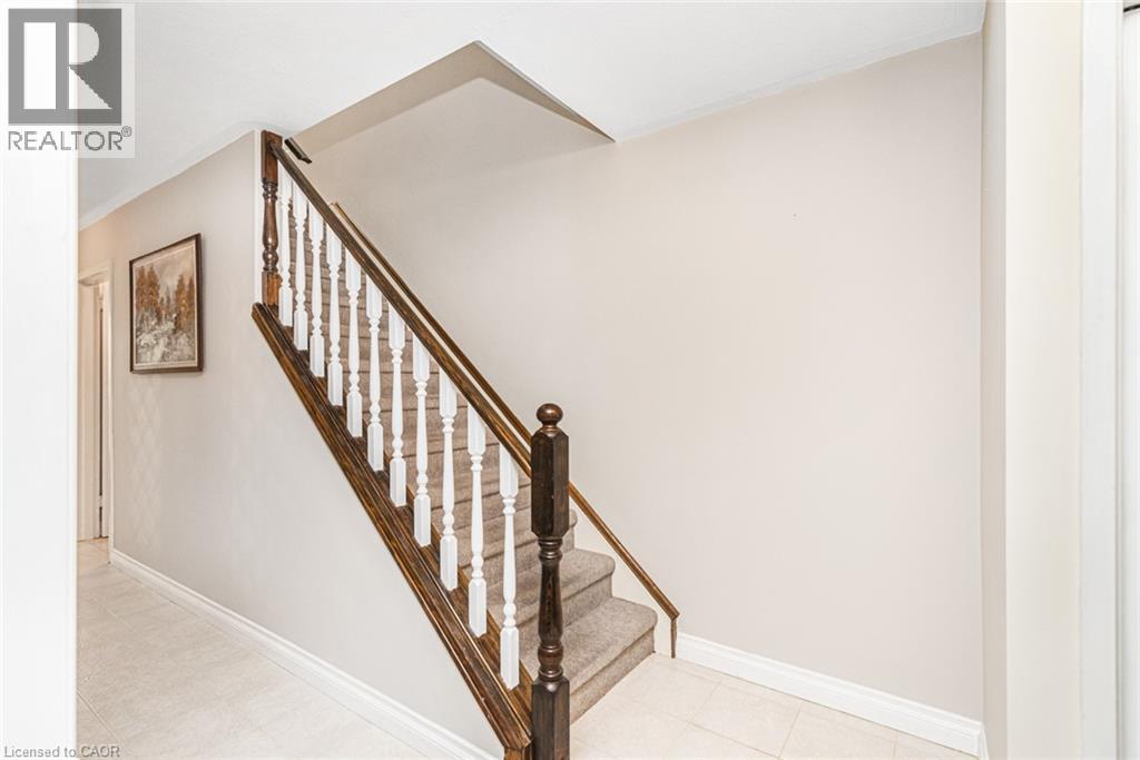 28 Riverdale Drive, Hamilton, Ontario L8E 1J8 - Photo 4 - 40853774