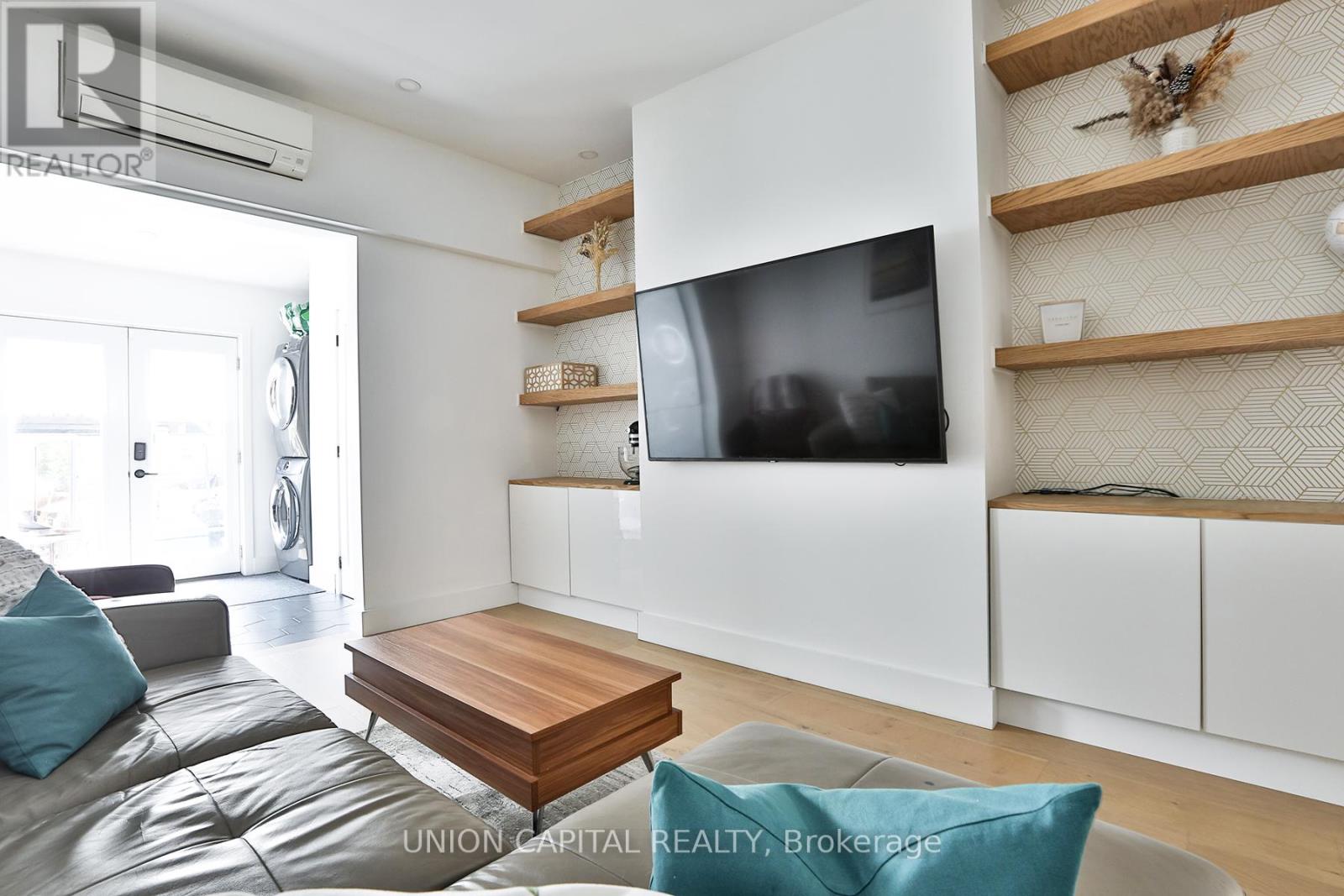 21 Alma Avenue, Toronto, Ontario  M6J 1N2 - Photo 10 - C13682810