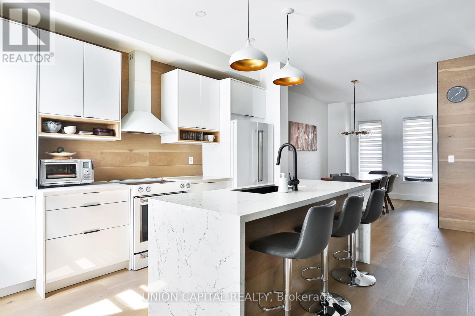 21 Alma Avenue, Toronto, Ontario  M6J 1N2 - Photo 6 - C13682810