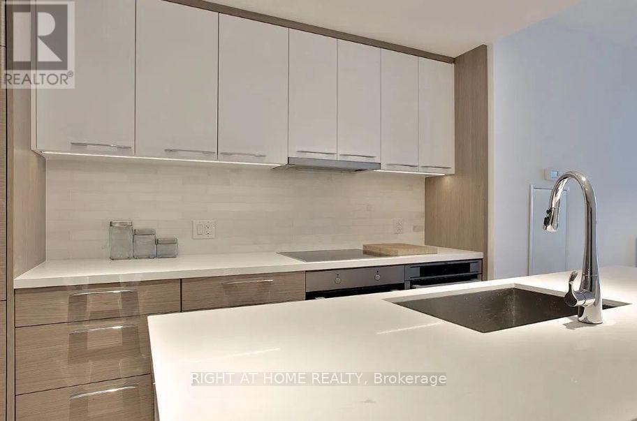 4208 - 488 University Avenue, Toronto, Ontario  M5G 0C1 - Photo 2 - C13682836