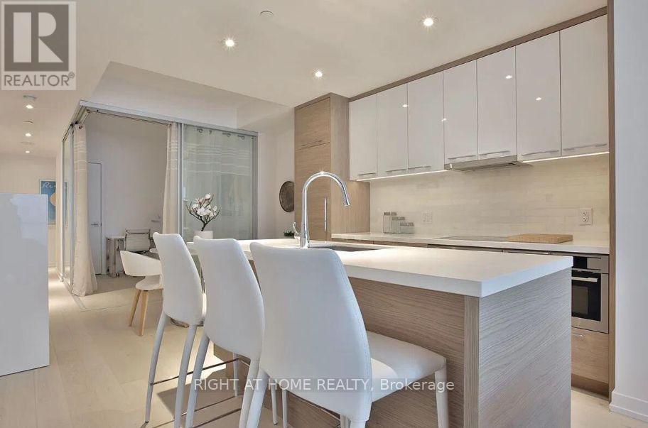 4208 - 488 University Avenue, Toronto, Ontario  M5G 0C1 - Photo 3 - C13682836