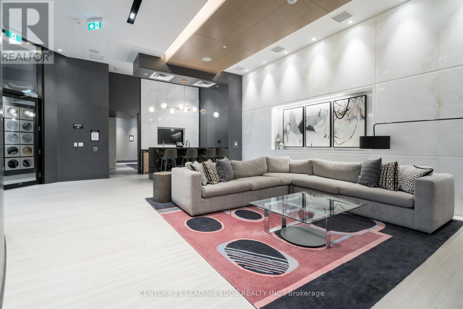 919 - 1 EDGEWATER DRIVE