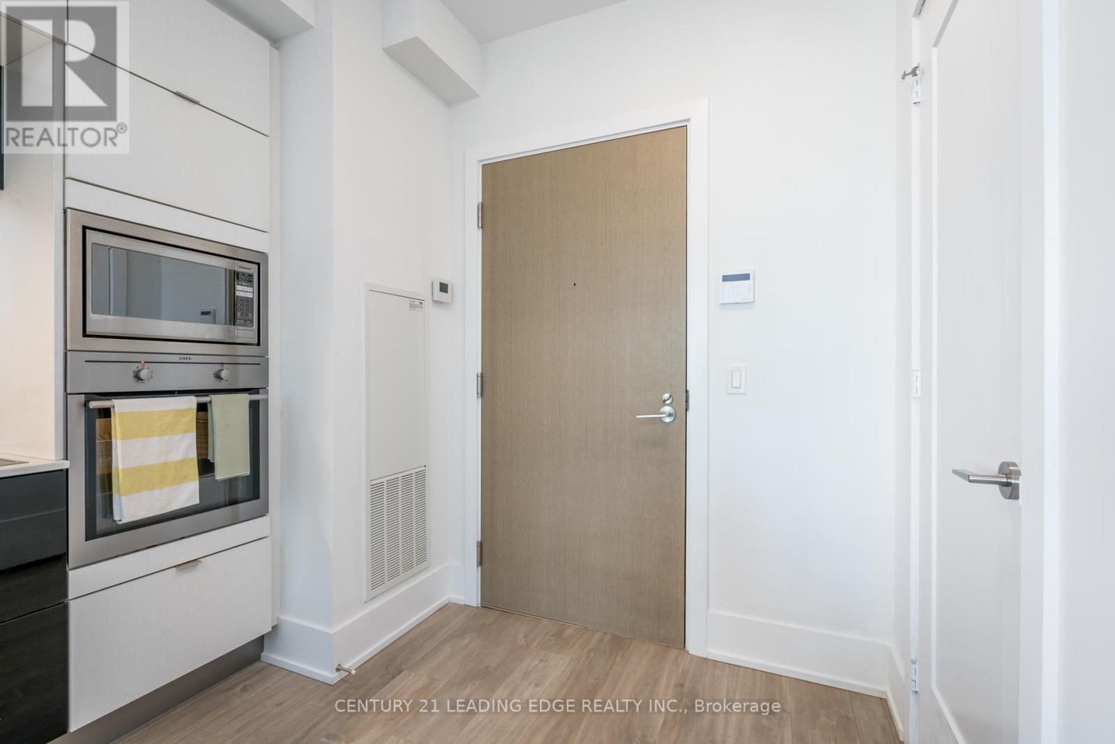 919 - 1 Edgewater Drive, Toronto, Ontario  M5A 0L1 - Photo 3 - C13682928