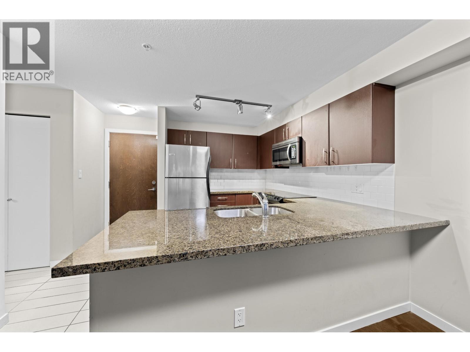 209 7337 Macpherson Avenue, Burnaby, British Columbia  V5J 0A9 - Photo 4 - R3141769