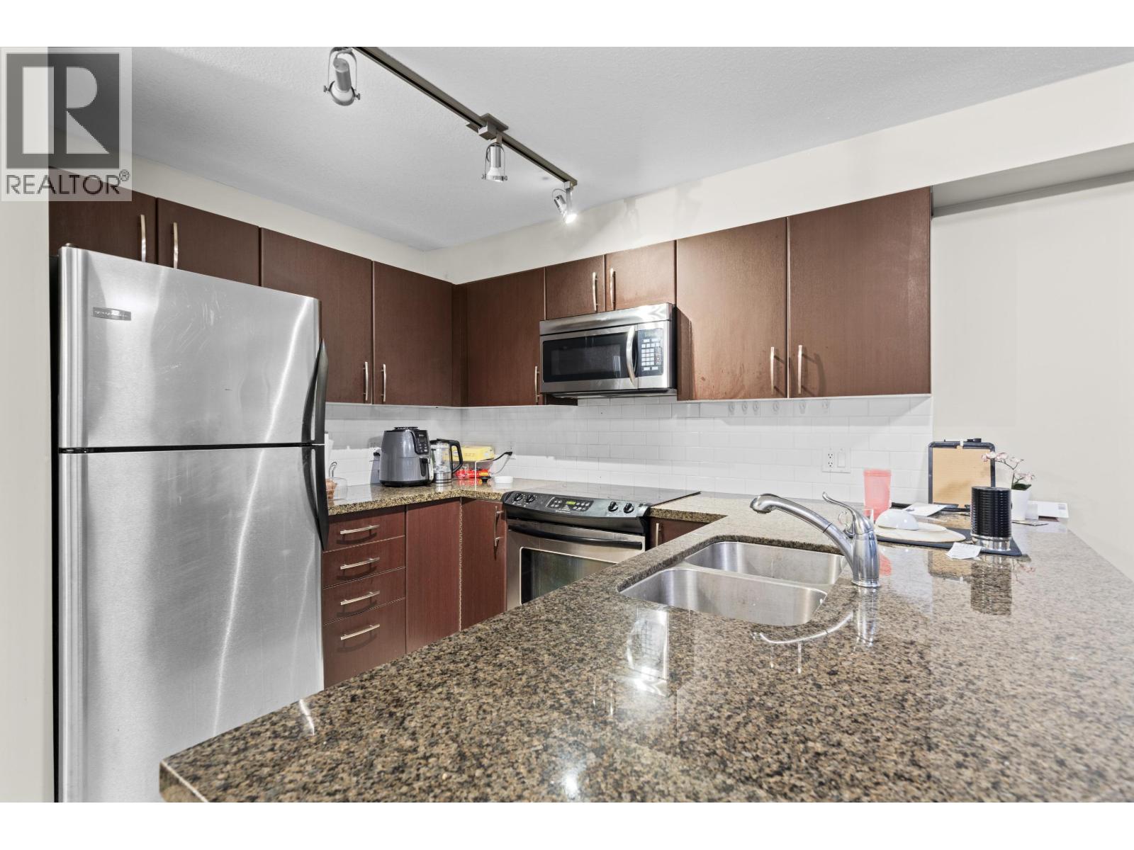 209 7337 Macpherson Avenue, Burnaby, British Columbia  V5J 0A9 - Photo 5 - R3141769