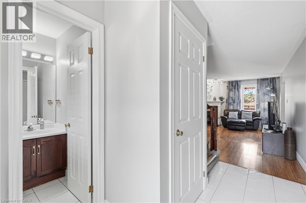 31 Fano Drive, Hamilton, Ontario  L8W 3J7 - Photo 7 - 40849905