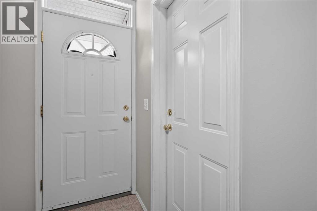 204, 39 Hidden Creek Place NW, Calgary, Alberta T3A 6B9 - Photo 5 - A2334820