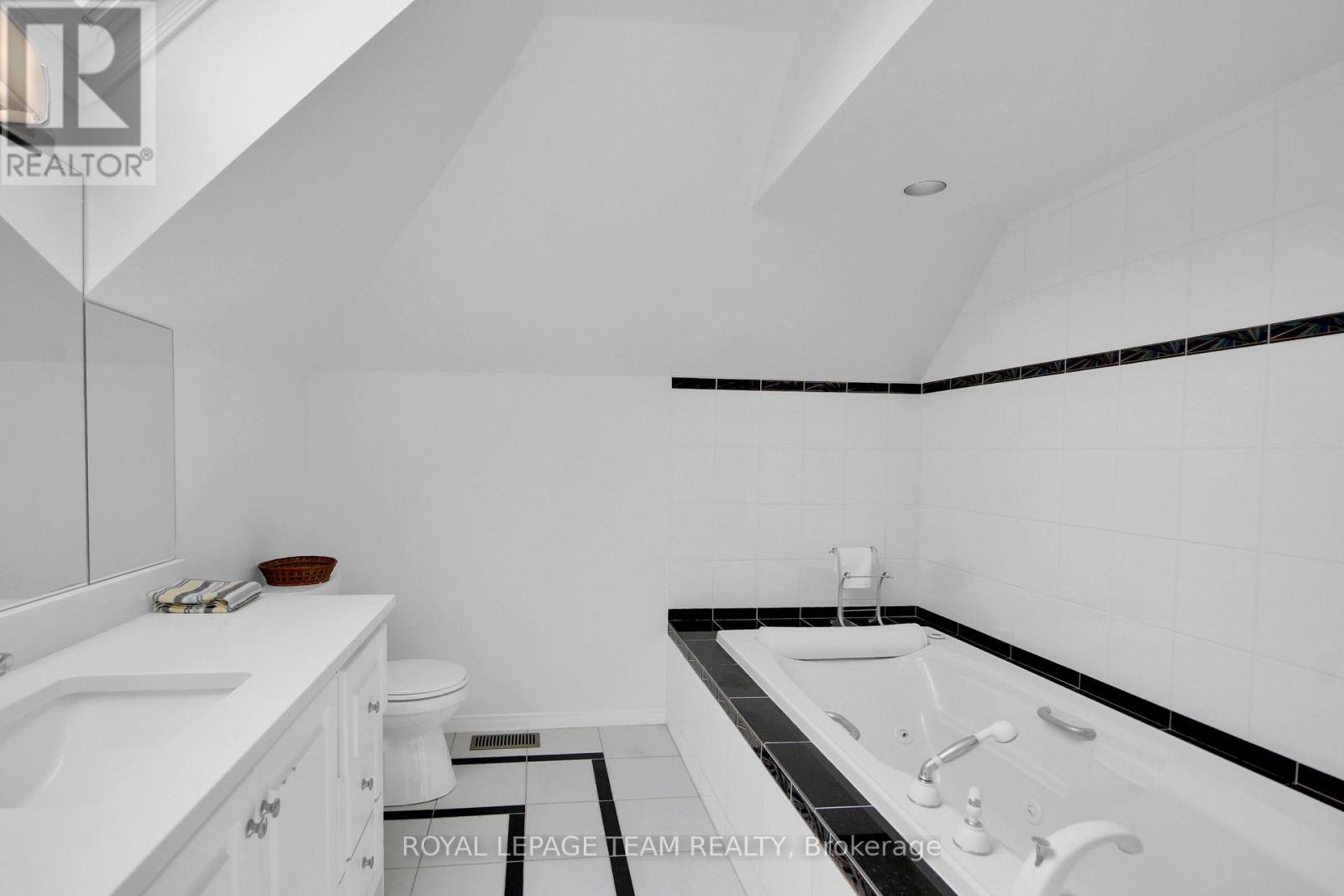 550b Queen Elizabeth Drive, Ottawa, Ontario  K1S 3N4 - Photo 33 - X13682984