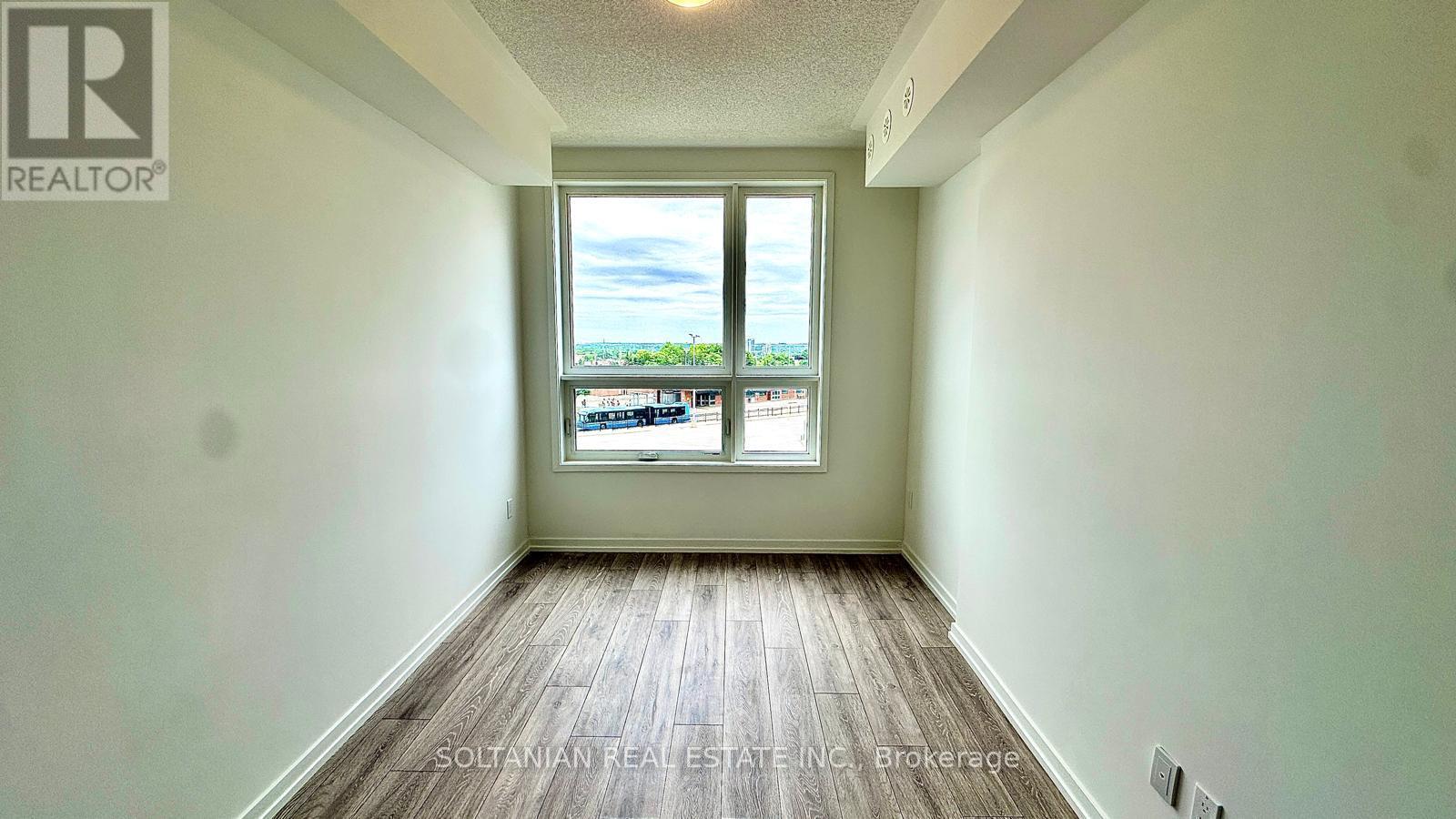 8 - 20 Lytham Green Circle, Newmarket, Ontario  L3Y 0H3 - Photo 24 - N13683028