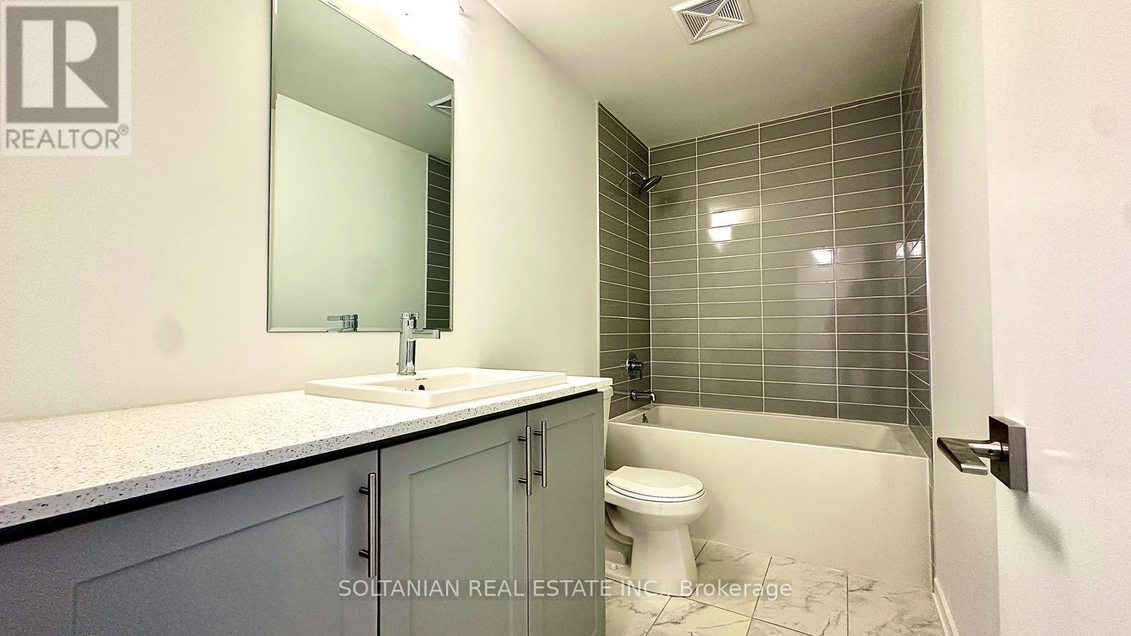 8 - 20 Lytham Green Circle, Newmarket, Ontario  L3Y 0H3 - Photo 26 - N13683028