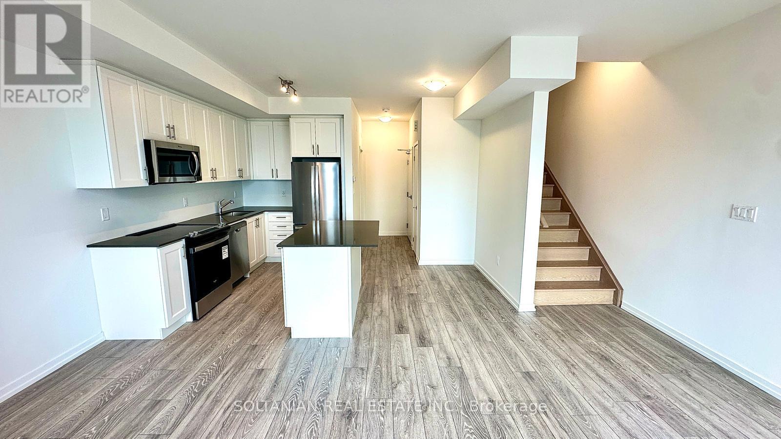 8 - 20 Lytham Green Circle, Newmarket, Ontario  L3Y 0H3 - Photo 37 - N13683028
