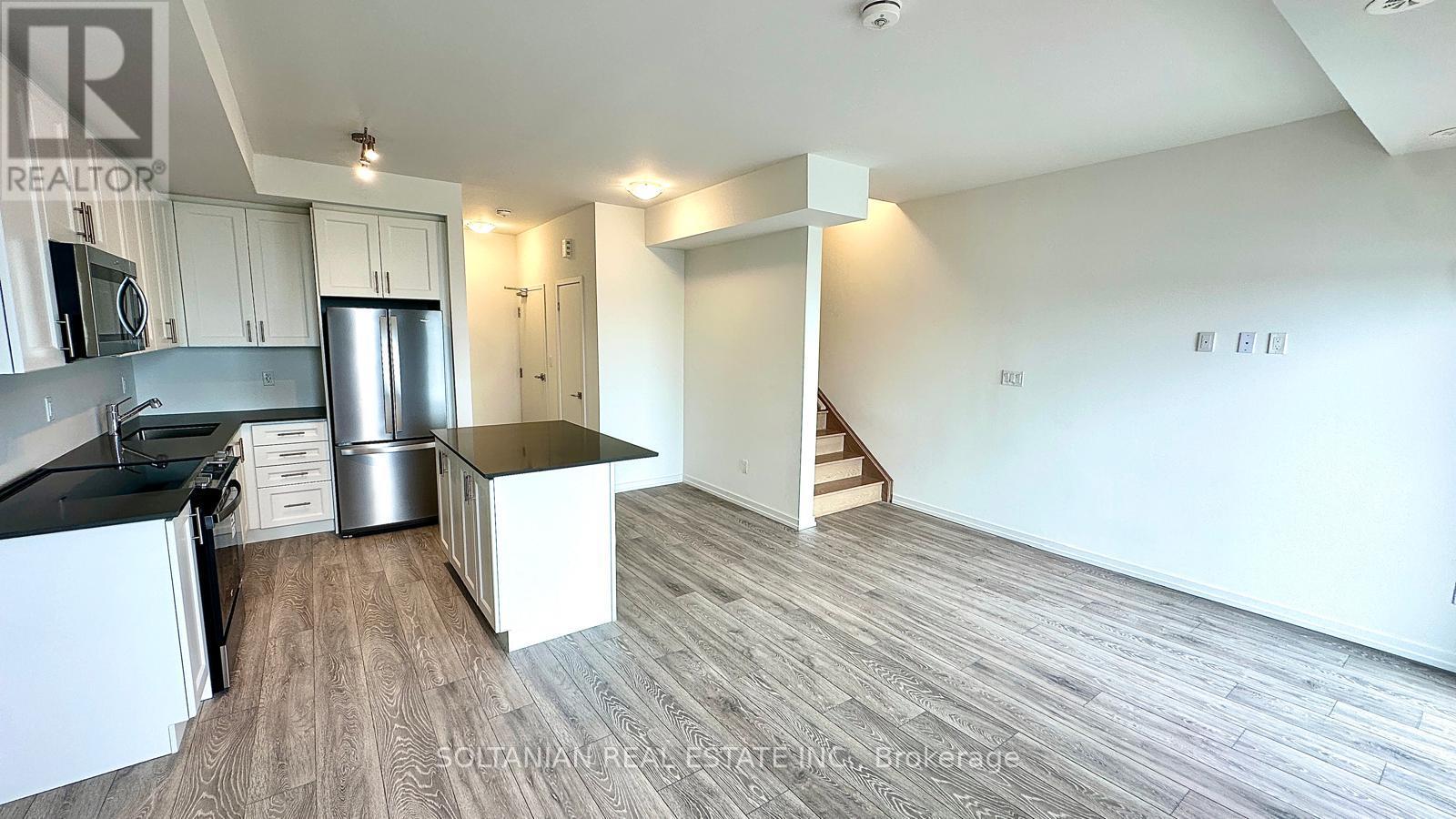 8 - 20 Lytham Green Circle, Newmarket, Ontario  L3Y 0H3 - Photo 38 - N13683028
