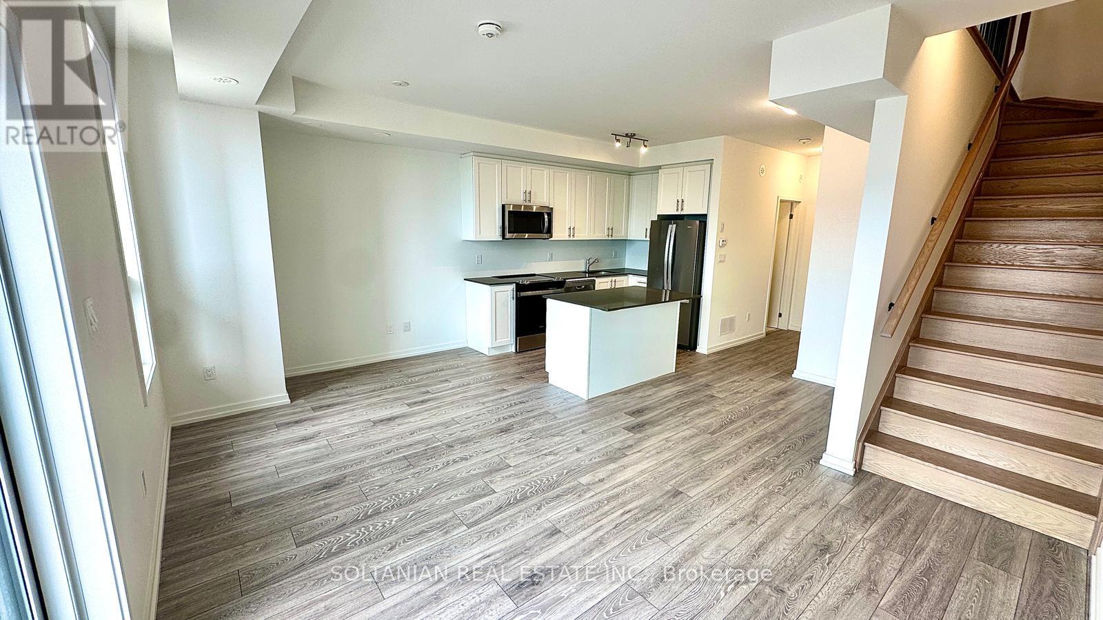 8 - 20 Lytham Green Circle, Newmarket, Ontario  L3Y 0H3 - Photo 39 - N13683028