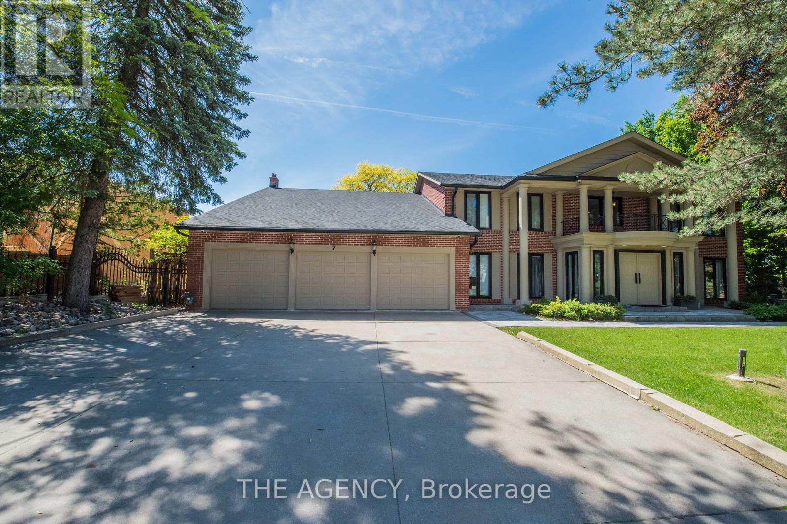 7 Shady Oaks Crescent, Toronto, Ontario  M3C 2L4 - Photo 3 - C13226688