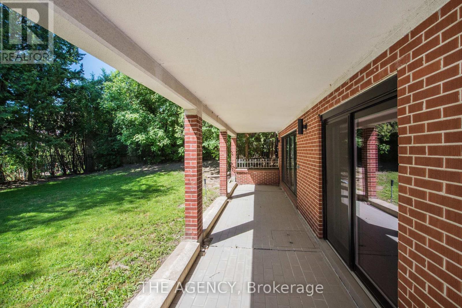 7 Shady Oaks Crescent, Toronto, Ontario  M3C 2L4 - Photo 37 - C13226688