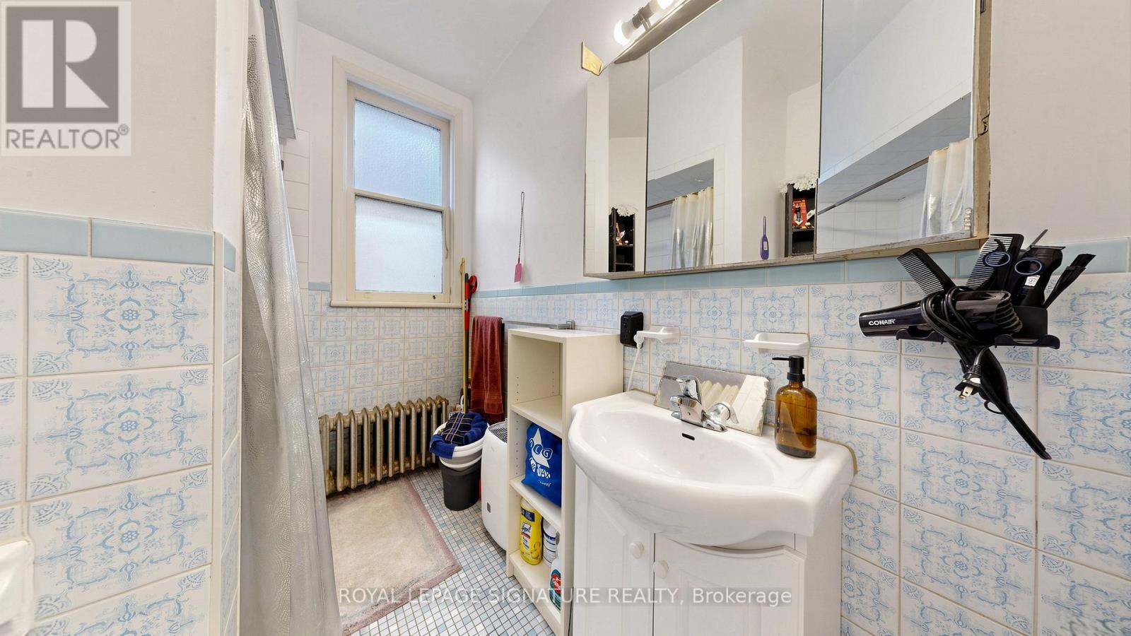 132 Marion Street, Toronto, Ontario  M6R 1E7 - Photo 11 - W13682774
