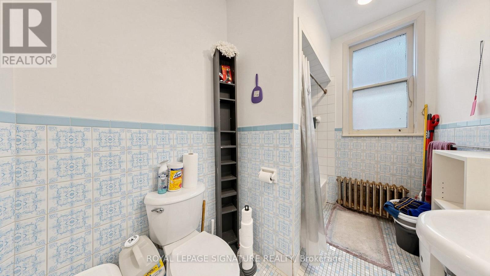 132 Marion Street, Toronto, Ontario  M6R 1E7 - Photo 12 - W13682774