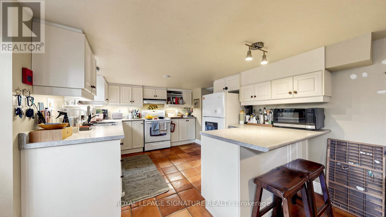 132 Marion Street, Toronto, Ontario  M6R 1E7 - Photo 17 - W13682774