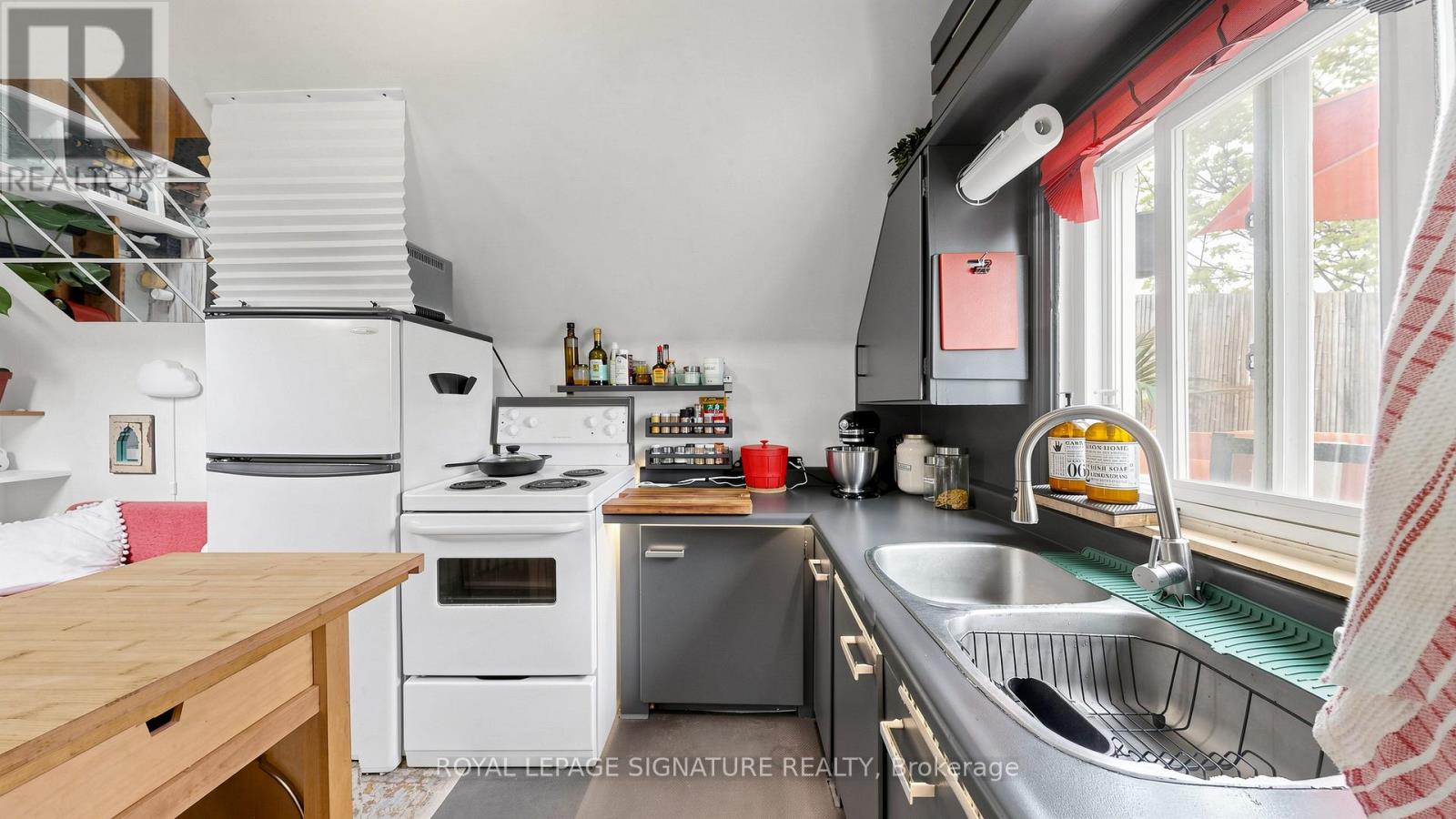 132 Marion Street, Toronto, Ontario  M6R 1E7 - Photo 41 - W13682774