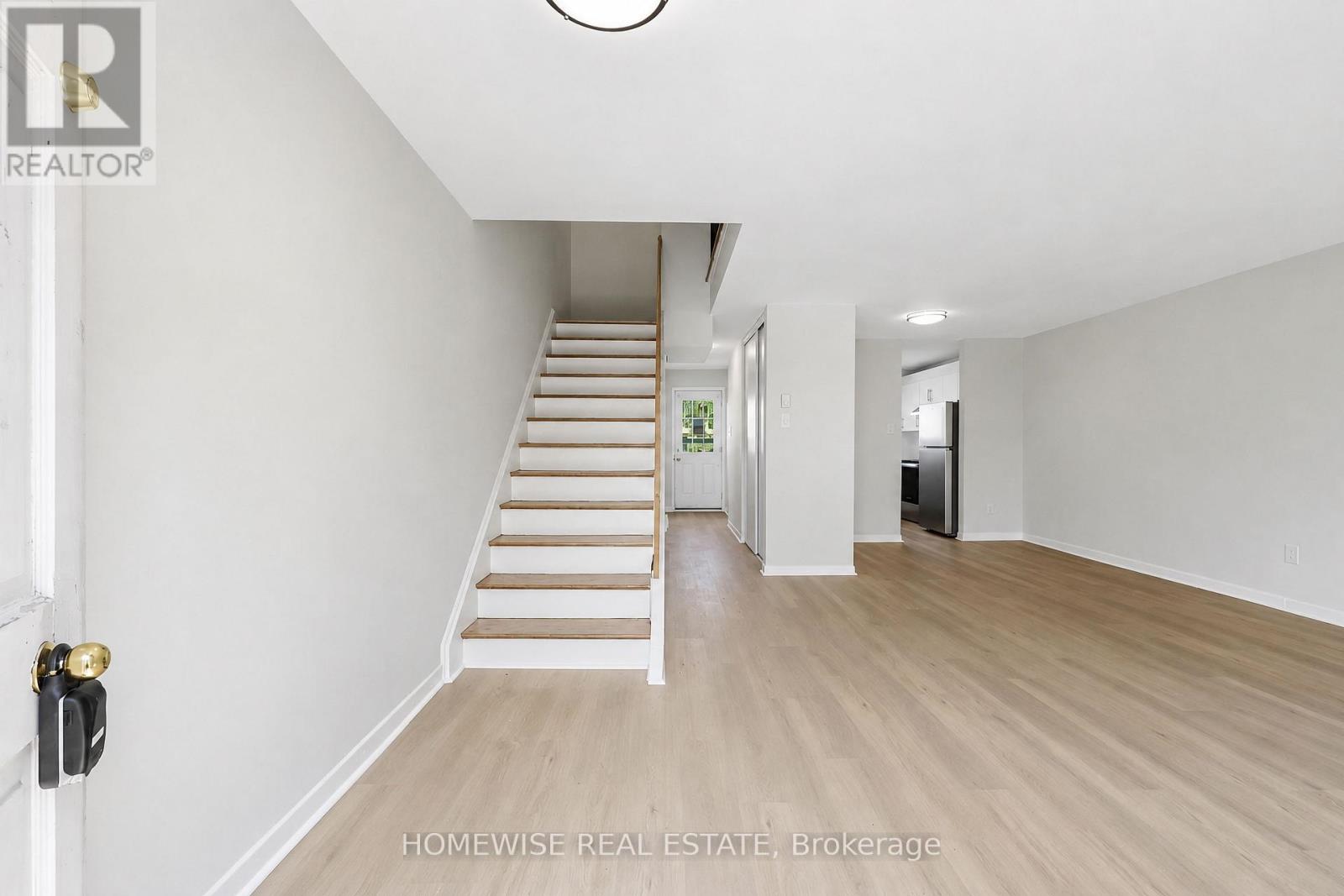 24 - 1400 Winding Trail, Mississauga, Ontario L4X 1W9 - Photo 2 - W13682828