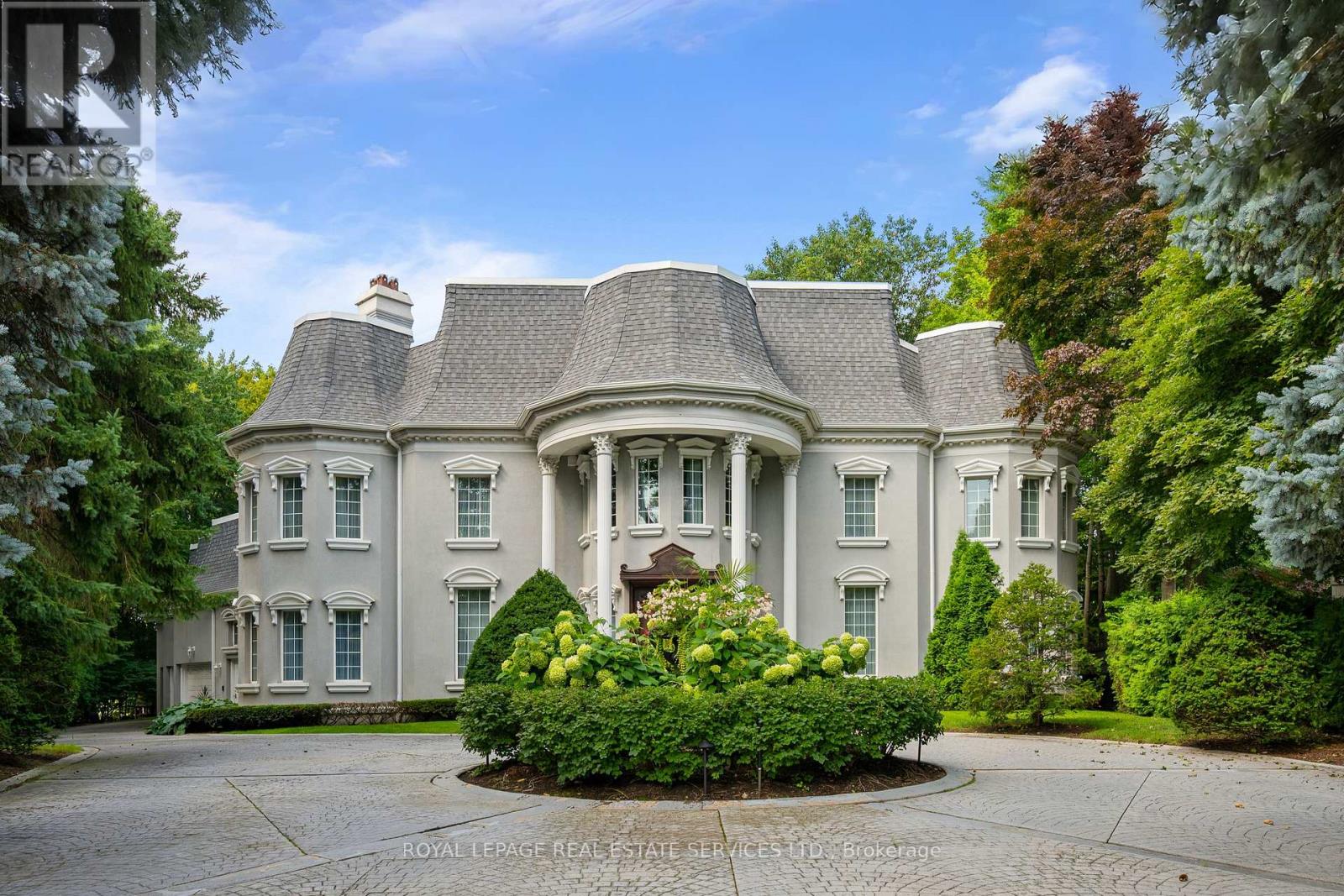 <div class="slider-price">$4,500,000</div><p>7 The Green Pines, Toronto, Ontario</p>