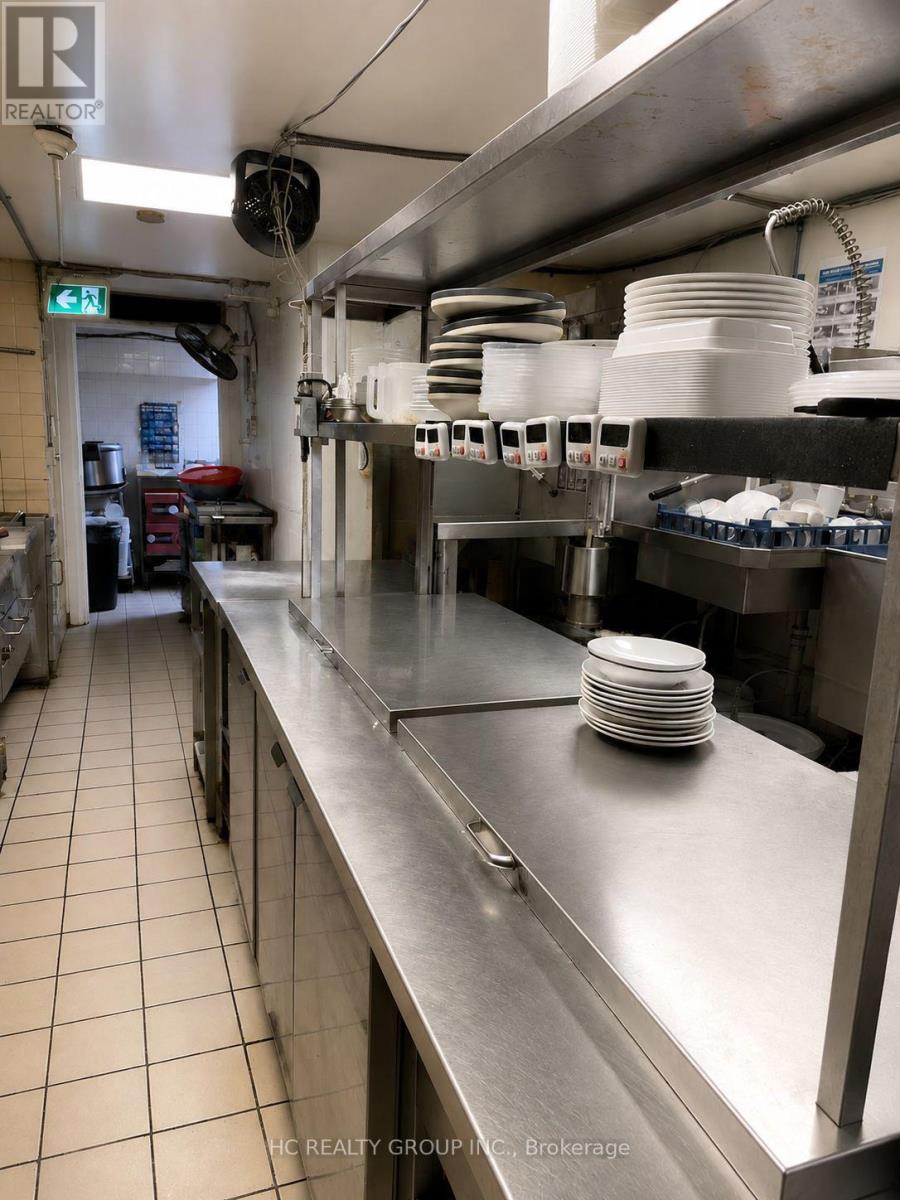 813 Yonge Street, Toronto, Ontario  M4W 2G9 - Photo 3 - C13648316