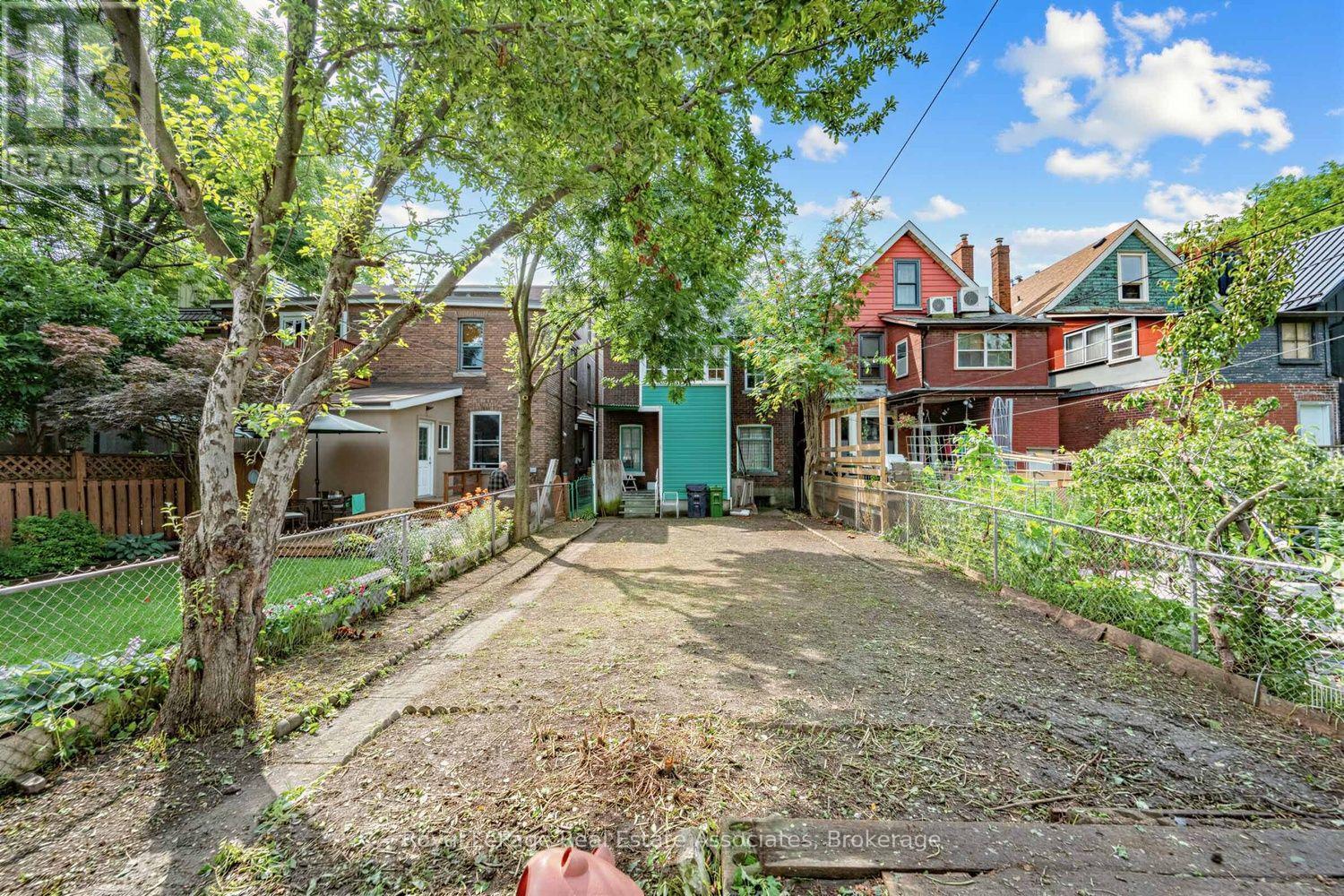 36 Galley Avenue, Toronto, Ontario  M6R 1G8 - Photo 4 - W13682998