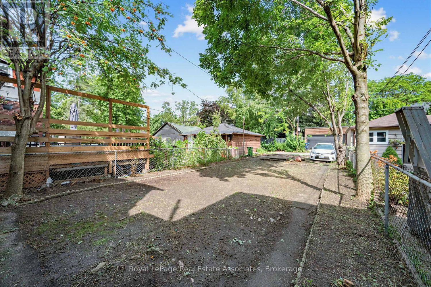 36 Galley Avenue, Toronto, Ontario  M6R 1G8 - Photo 5 - W13682998