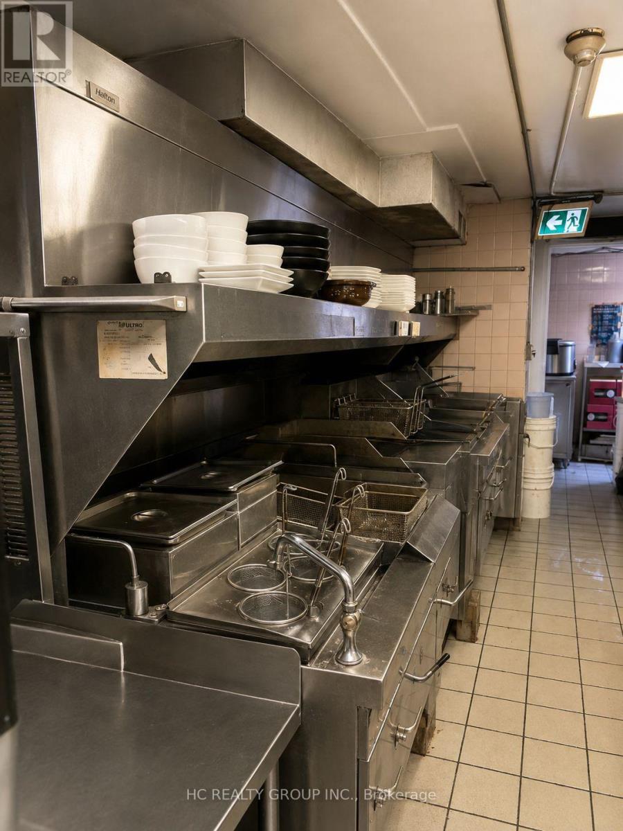 813 Yonge Street, Toronto, Ontario  M4W 2G9 - Photo 4 - C13648316
