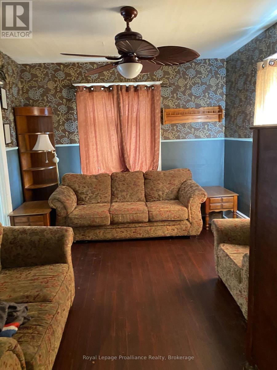 49 Crown Street, Quinte West, Ontario  K8V 1P1 - Photo 5 - X13560790