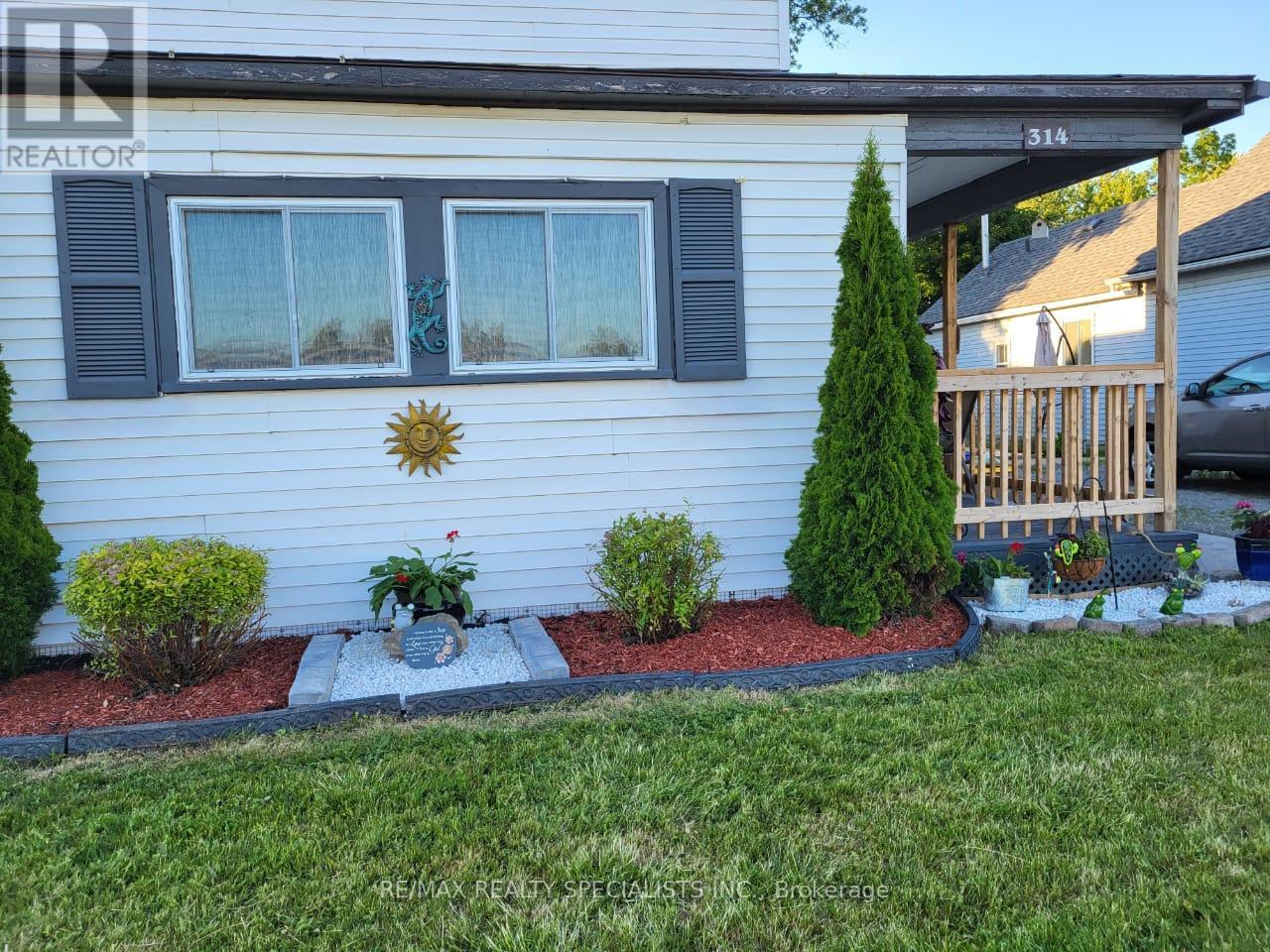 314 Jarvis Street, Fort Erie, Ontario  L2A 2S8 - Photo 3 - X13683010