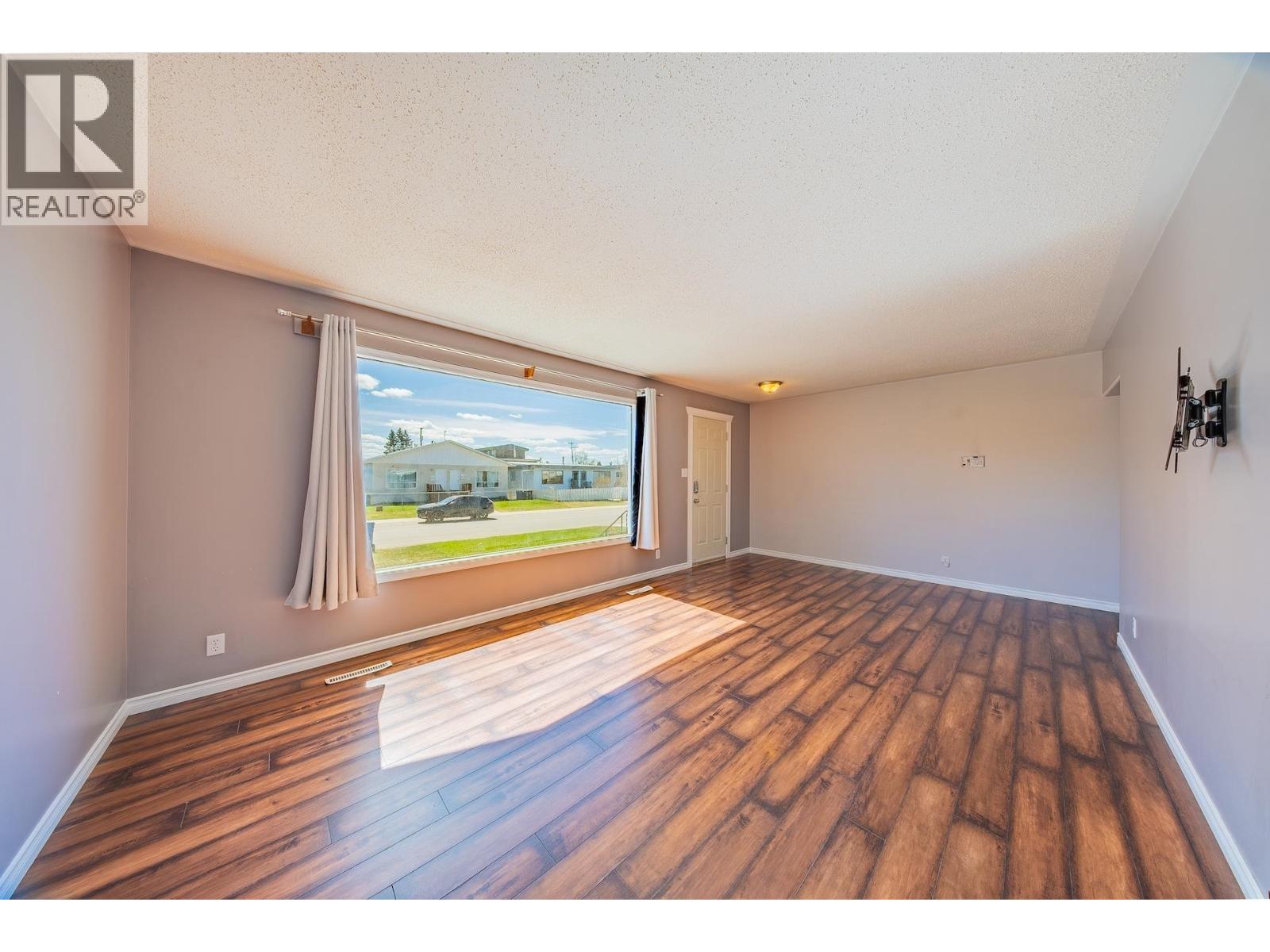 9720 103 Avenue, Fort St. John, British Columbia  V1J 2H1 - Photo 5 - R3124335