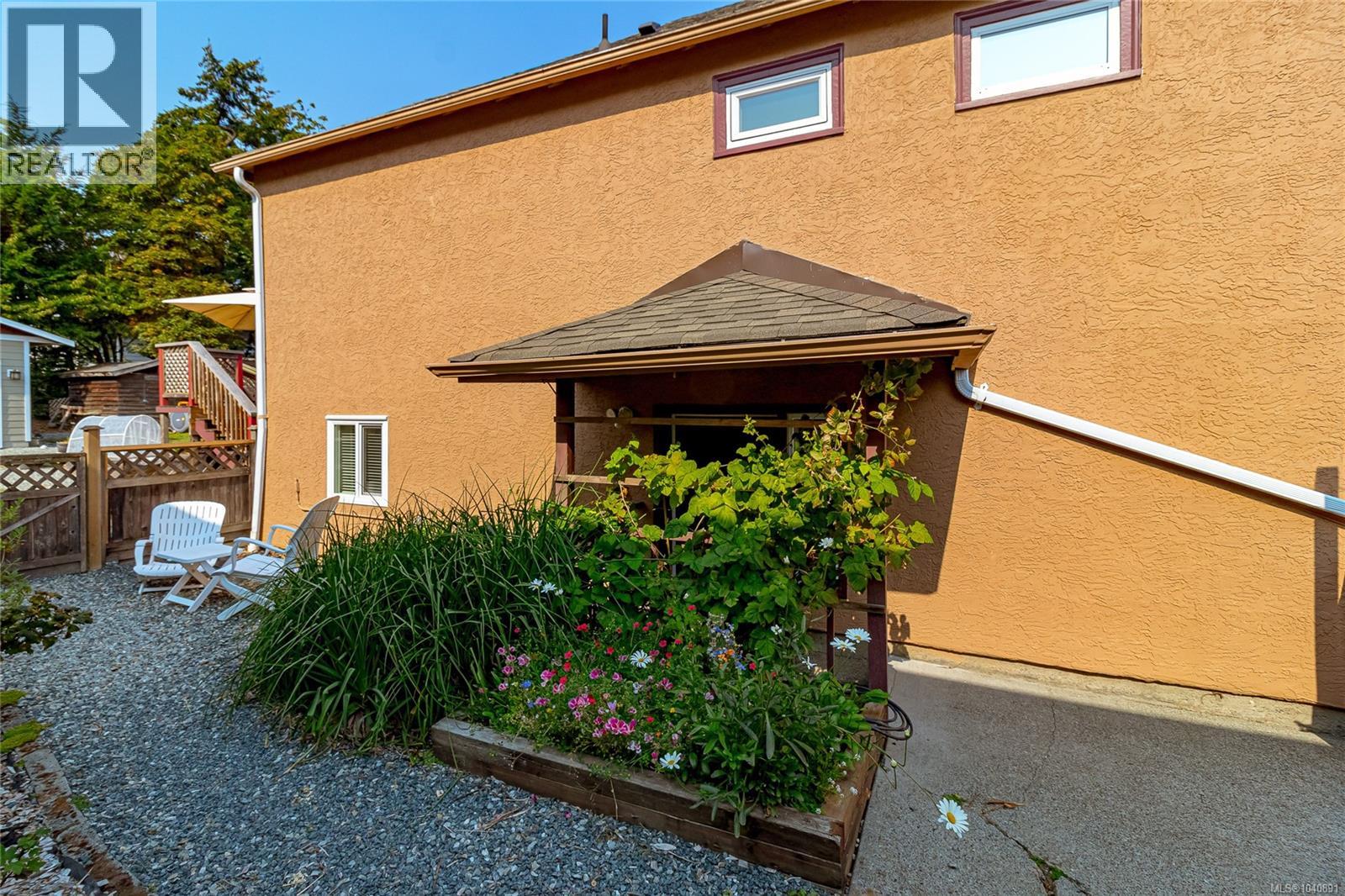 367 Vincent Ave, Saanich, British Columbia  V9A 2G8 - Photo 31 - 1040891