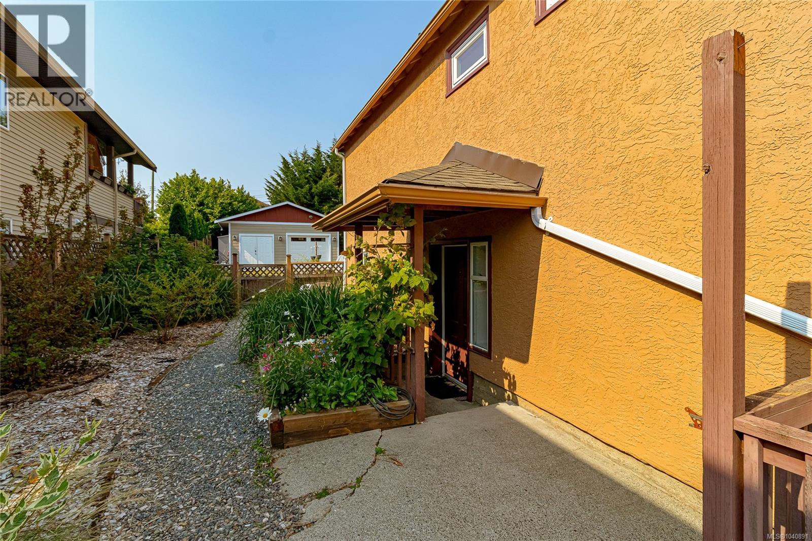 367 Vincent Ave, Saanich, British Columbia  V9A 2G8 - Photo 32 - 1040891