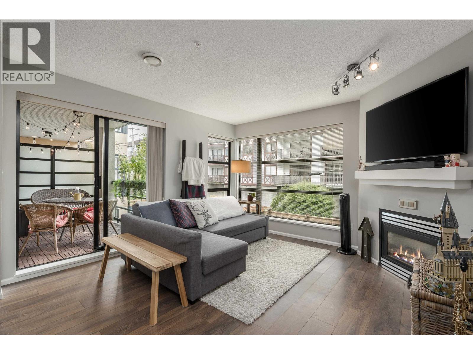 305 124 W 3rd Street, North Vancouver, British Columbia  V7M 1E8 - Photo 3 - R3149048