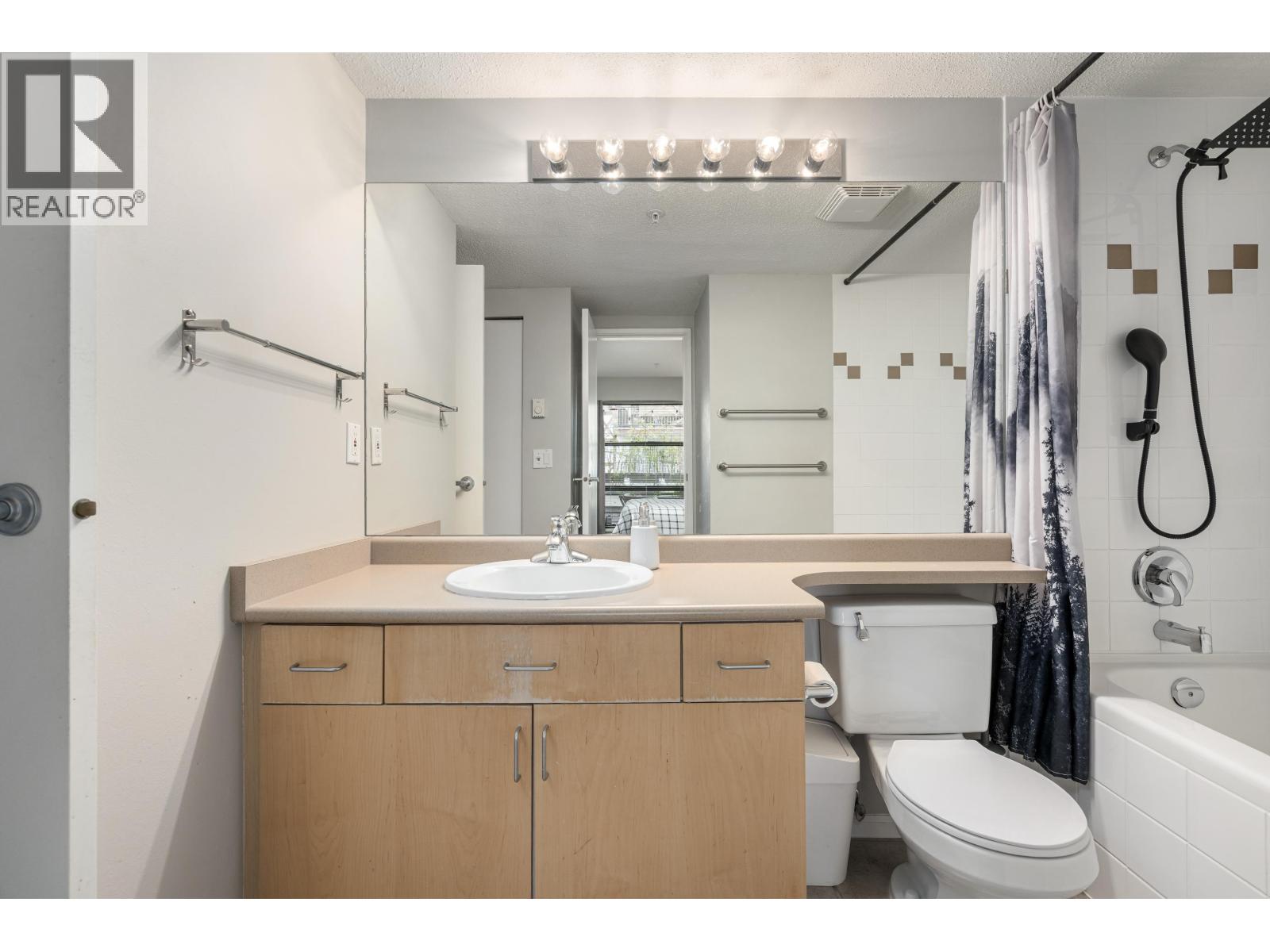 305 124 W 3rd Street, North Vancouver, British Columbia  V7M 1E8 - Photo 22 - R3149048