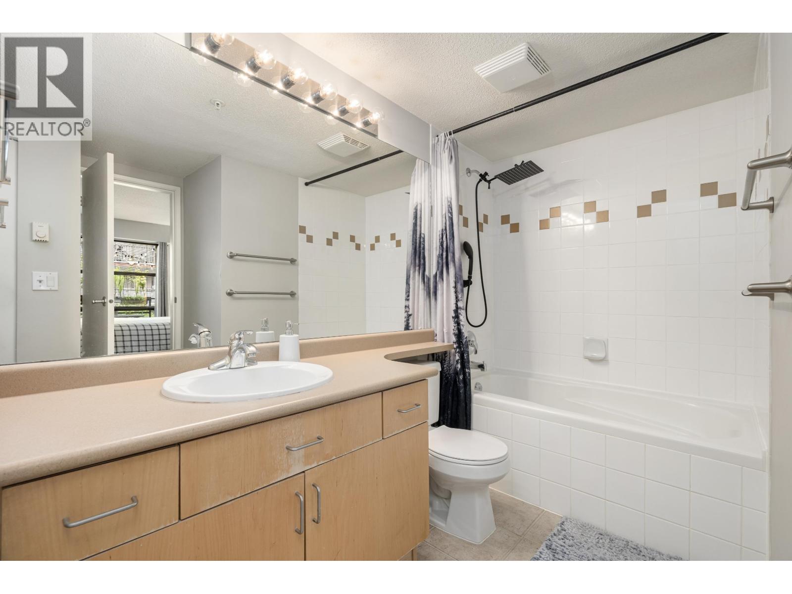 305 124 W 3rd Street, North Vancouver, British Columbia  V7M 1E8 - Photo 23 - R3149048