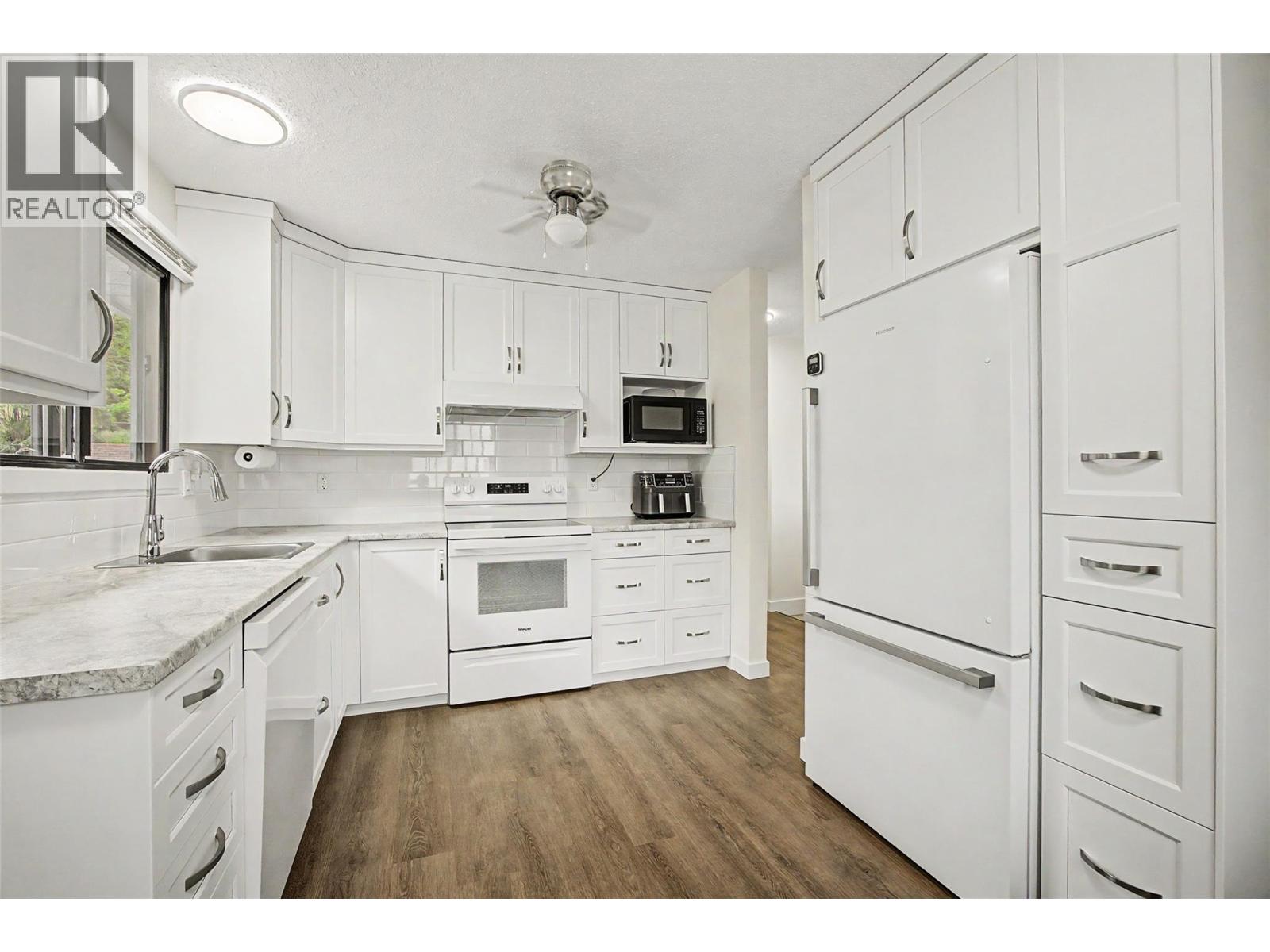 1963 Harrison Way, Kamloops, British Columbia  V1S 1M8 - Photo 9 - 10389009