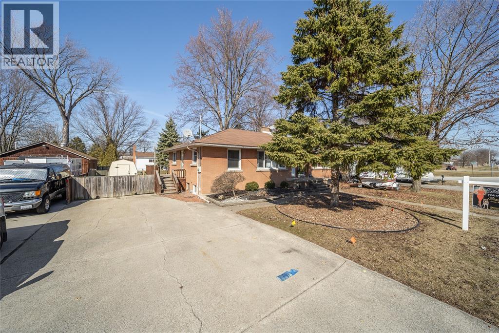 236 Paget Street, St Clair, Ontario  N0N 1G0 - Photo 4 - 26020023