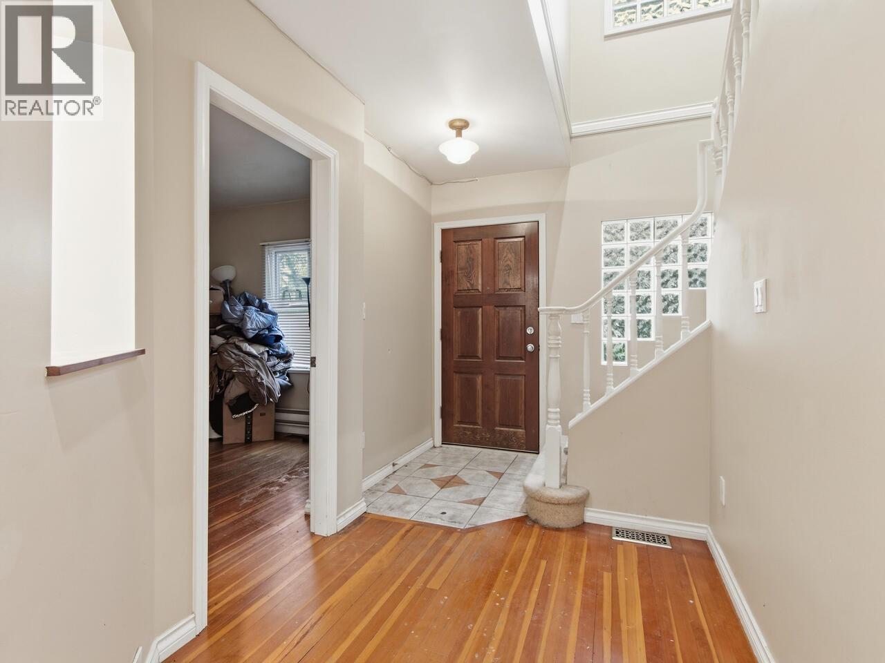4154 Mcgill Street, Burnaby, British Columbia  V5C 1M8 - Photo 2 - R3156220