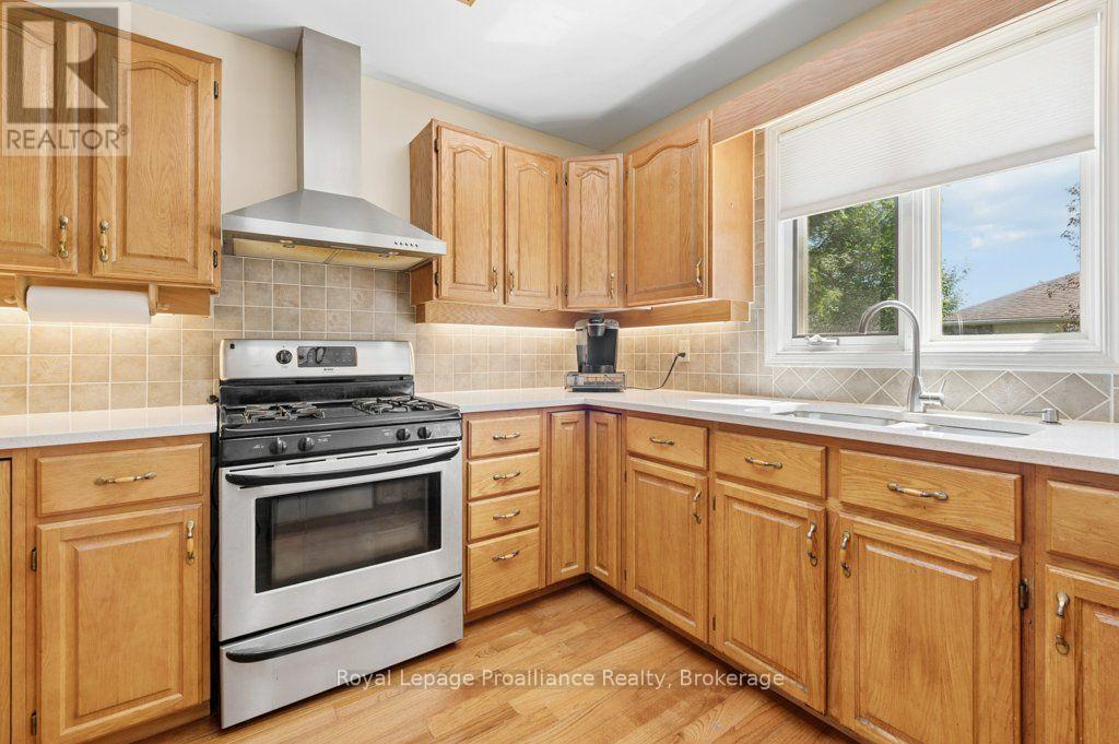 14 Parker Drive, Quinte West, Ontario  K8V 6M9 - Photo 14 - X13683112