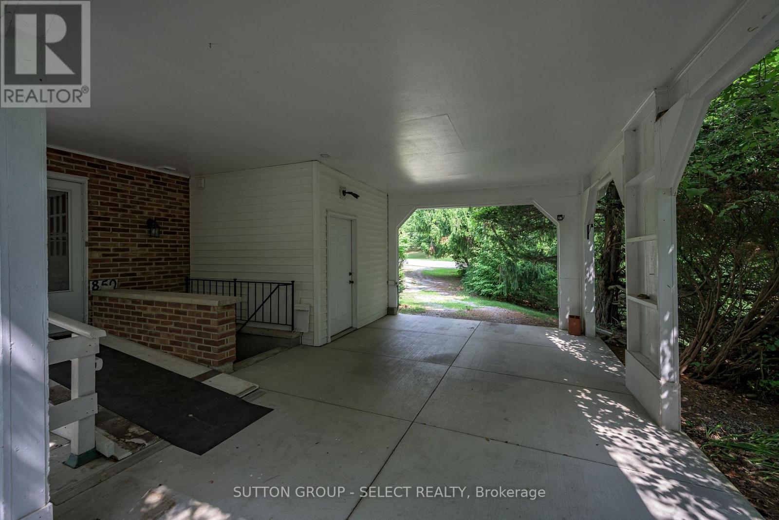 850 Commissioners Road W, London South, Ontario  N6K 1C2 - Photo 10 - X13683182