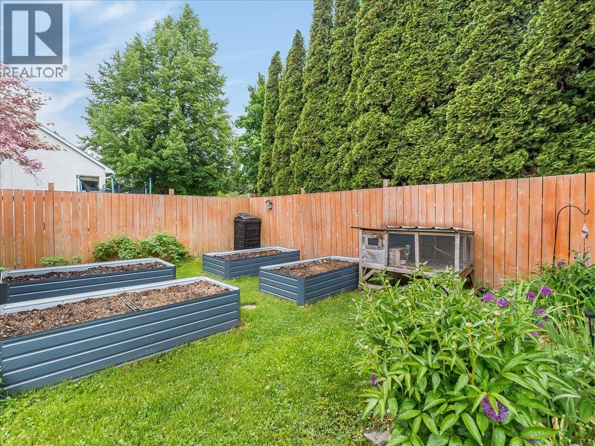 2116 Columbia Avenue, Castlegar, British Columbia  V1N 2X1 - Photo 64 - 10388013